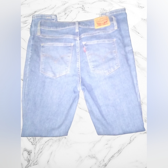 "Levi's" 720 Women's Faded Distressed Stretchy High Rise Super Skinny Jeans - Picture 2 of 2